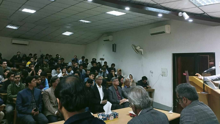 ছবি রিডিং ক্লাব।