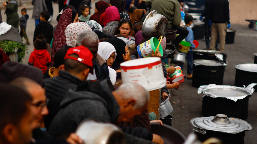রাফাহর লঙ্গড়খানায় বাস্তুচ্যুত ফিলিস্তনিদের উপচে পড়া ভীড়। ছবি: রয়টার্স
