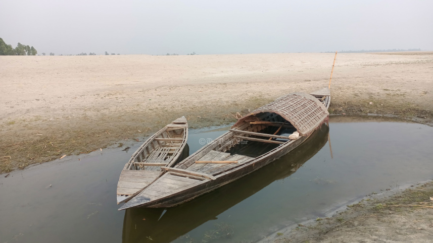 নদীতে পানি নেই