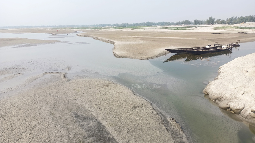নদীতে পানি নেই