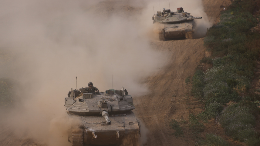 দক্ষিণ গাজায় অভিযান শেষে ফিরে আসছে ইসরায়েলি ট্যাংক। ছবি: রয়টার্স