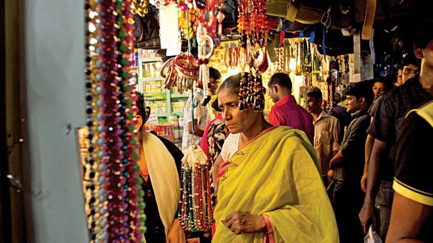 ঢাকায় বাজেট শপিং