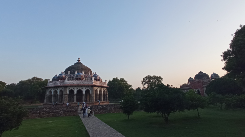 ঈসা খানের সমাধি.jpg