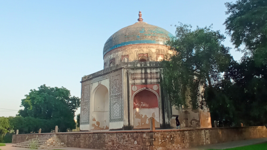 নীলা গুম্বাদ.jpg