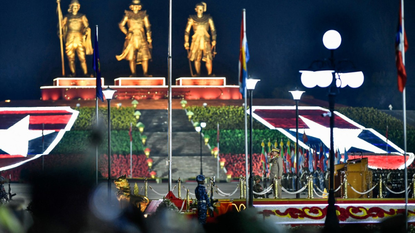 সম্প্রতি মিয়ানমারের রাজধানী নেপিডোতে সশস্ত্র বাহিনীর কুচকাওয়াজ অনুষ্ঠিত হয়। ফাইল ছবি: এএফপি