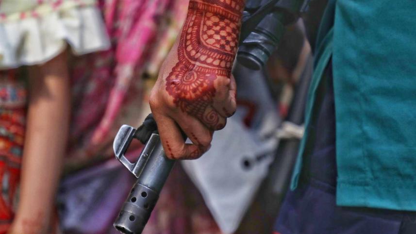 নারী পুলিশ সদস্য