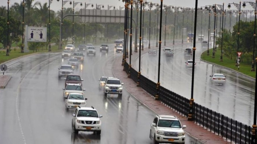 ওমানে কয়েকদিন ধরে বজ্রসহ বৃষ্টিপাত, দমকা হাওয়া ও ঝড় দেখা দিয়েছে। ছবি: এক্স/ওমান নিউজ