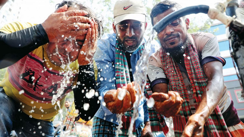 এপ্রিলে ৪২ ডিগ্রিতে উঠতে পারে তাপমাত্রা