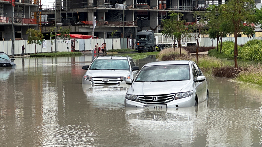 ভারী বৃষ্টিতে প্লাবিত দুবাই। ছবি: রয়টার্স
