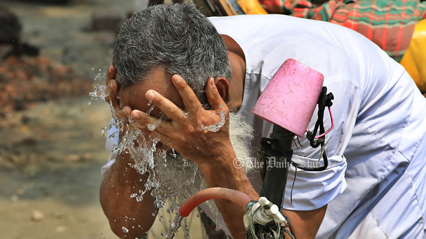 জলীয় বাষ্প বাড়াবে গরমের তীব্রতা, আজও বৃষ্টি-বিক্ষিপ্তভাবে শিলা বৃষ্টির সম্ভাবনা