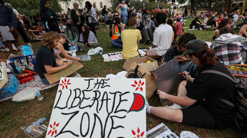 টেক্সাস বিশ্ববিদ্যালয়ে শিক্ষার্থীদের বিক্ষোভ। ছবি: রয়টার্স