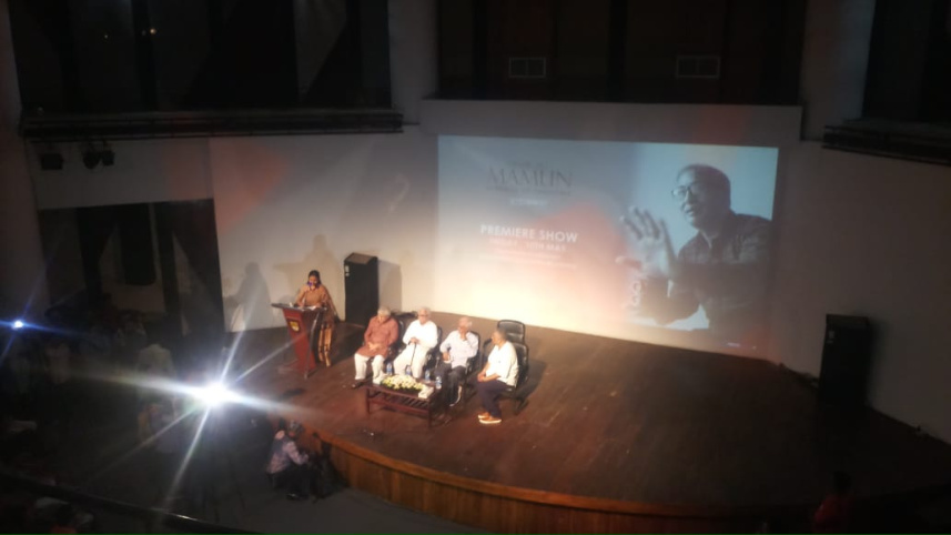 এতদিন সাদা-কালোয় আর আলো-ছায়ার দুর্দান্ত শৈলীতে কালের মহামানবদের মুখচ্ছবি ফ্রেমবন্দি করে এসেছেন খ্যাতিমান আলোকচিত্রী নাসির আলী মামুন। এবার তাকে ‘দেশের মুখের’ ছবি তোলার তাগিদ দিলেন বামপন্থী লেখক, গবেষক ও রাজনীতিবিদ বদরুদ্দীন উমর।