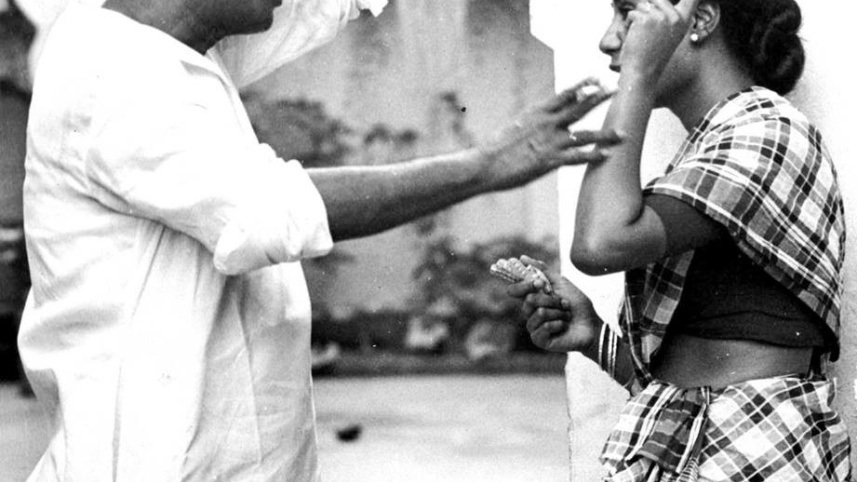 আকালের সন্ধানে