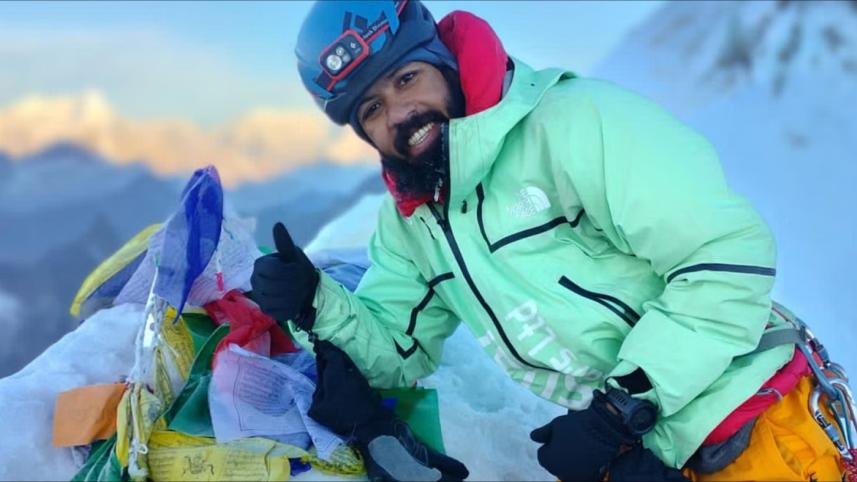 এভারেস্ট জয় করলেন বাংলাদেশের বাবর আলী