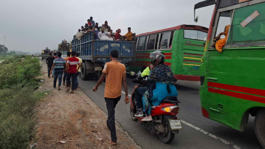 বঙ্গবন্ধু সেতুর পূর্ব প্রান্তে প্রায় ৭ কিলোমিটার এলাকায় যানবাহনের ধীর গতি