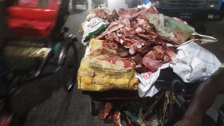 হাড় কুড়িয়ে বিক্রি করেন তারা