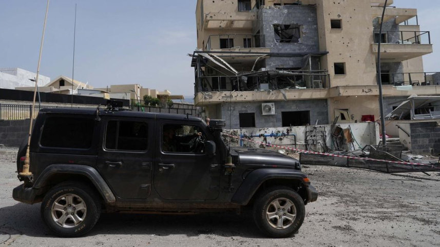 হিজবুল্লাহর রকেট হামলায় ক্ষতিগ্রস্ত ইসরায়েলি শহর। ছবি: ডয়চে ভেলে