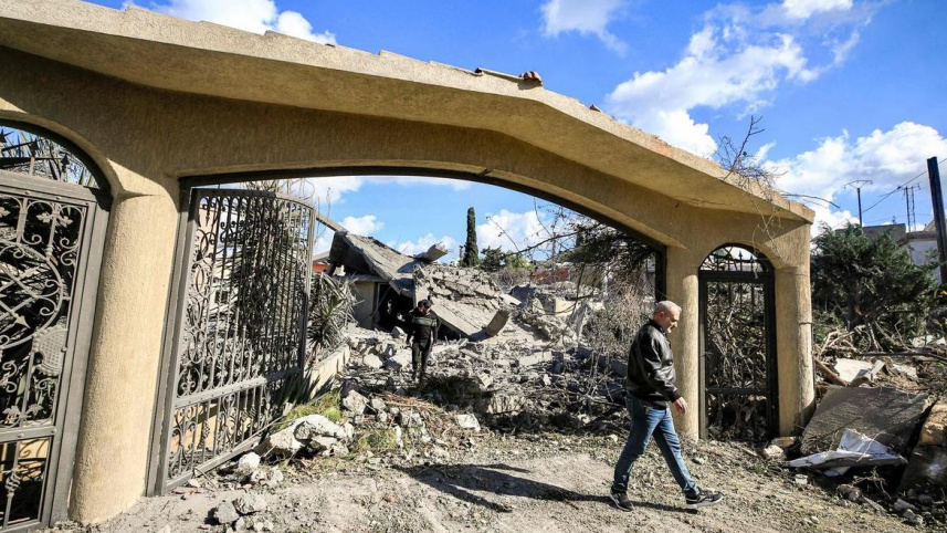 ইসরায়েল-লেবানন সীমান্তে বারবার সংঘাত দেখা দেওয়ায় অসংখ্য মানুষ বাস্তুচ্যুত হয়েছেন। ছবি: এএফপি