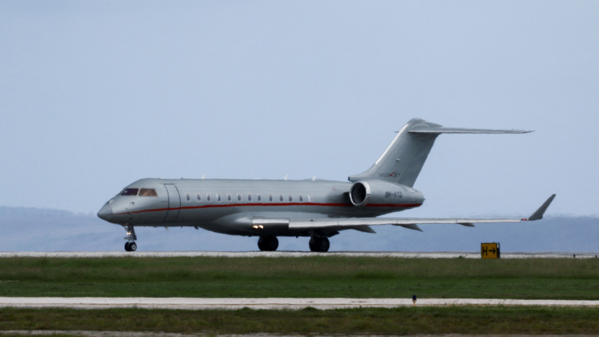 জুলিয়ান অ্যাসাঞ্জকে বহনকারী বেসরকারী উড়োজাহাজ। ছবি: রয়টার্স