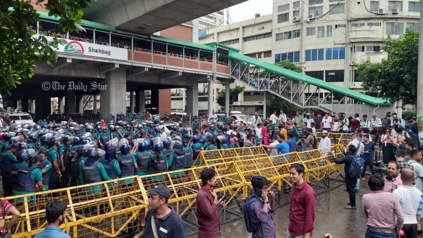 police_at_shahbag_2_0.jpg