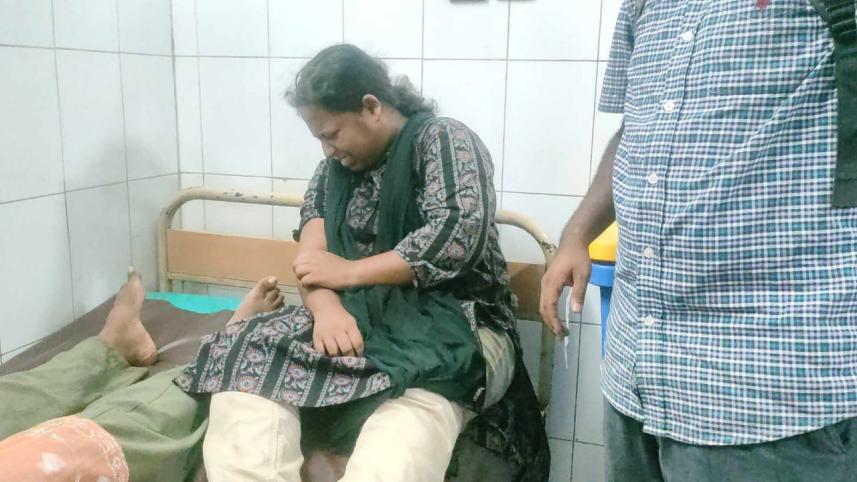 ইডেনে কোটা আন্দোলনকারীদের ওপর ছাত্রলীগের হামলা