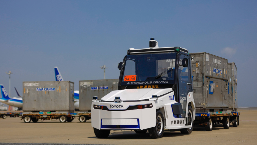 হানেদা বিমানবন্দরে পরীক্ষামূলকভাবে চলছে চালকবিহীন টয়োটা গাড়ি। ছবি: নির্মাতার ওয়েবসাইট থেকে সংগৃহীত