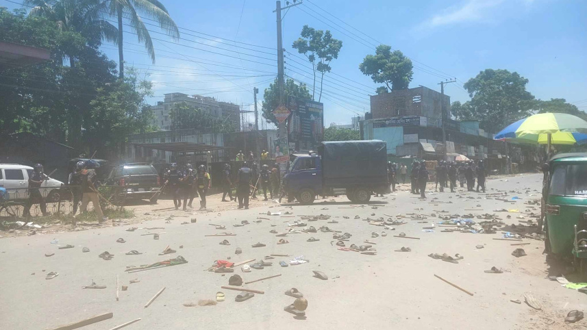 টাঙ্গাইলে পুলিশের সঙ্গে শিক্ষার্থীদের ধাওয়া-পাল্টা ধাওয়া ও সংঘর্ষ। ছবি: সংগৃহীত