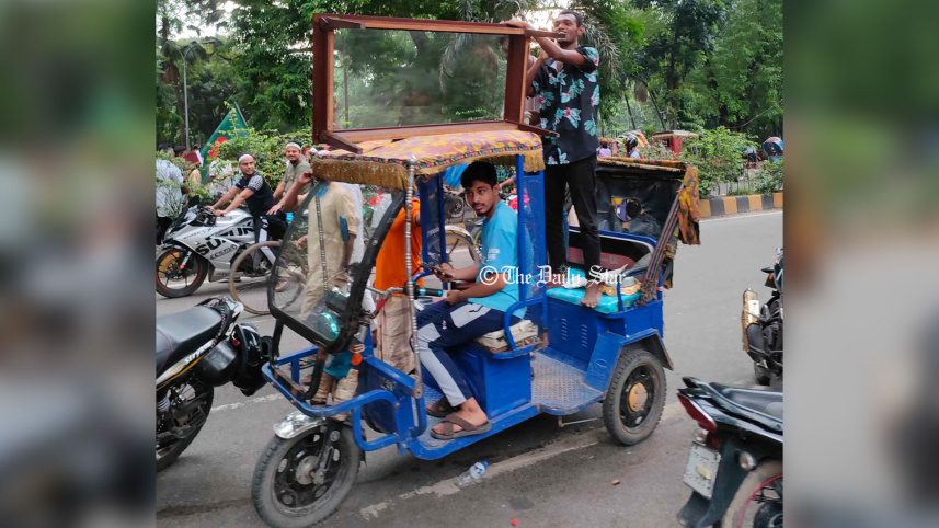 প্রধান বিচারপতির বাস ভবনে ভাঙচুর-লুট