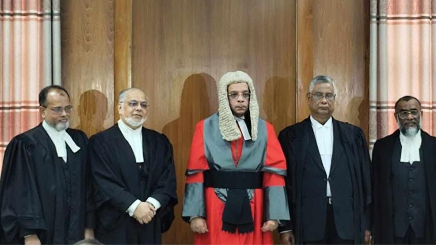 ৪ বিচারপতি