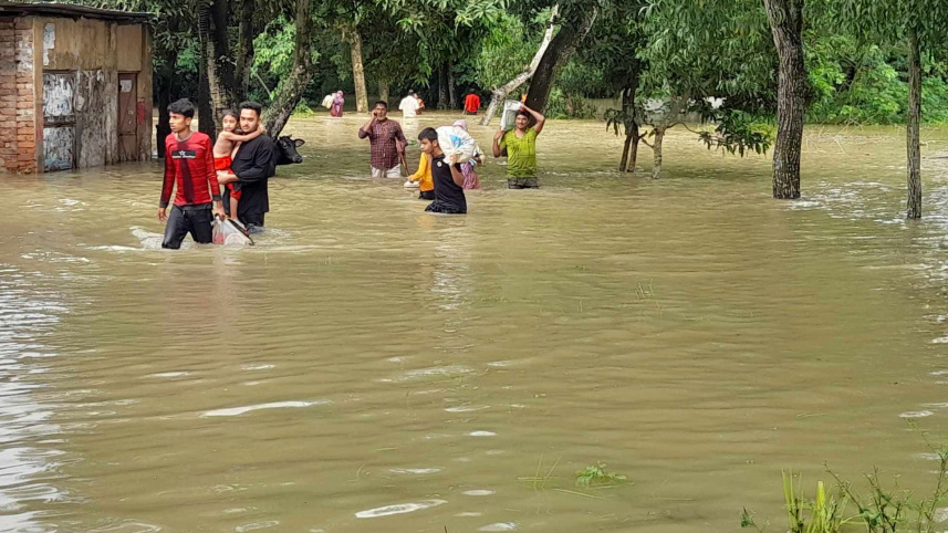 গোমতী নদীর বাঁধ ভেঙে বুড়িচংয়ে ৭০ গ্রাম প্লাবিত, উদ্ধারে প্রয়োজন সহায়তা