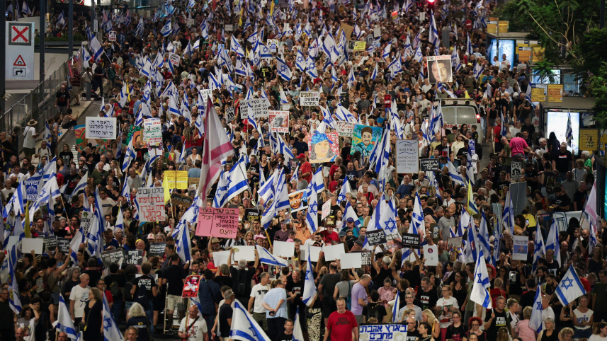 নেতানিয়াহুর বিরুদ্ধে তেল আবিবে বিক্ষোভ। ছবি: রয়টার্স