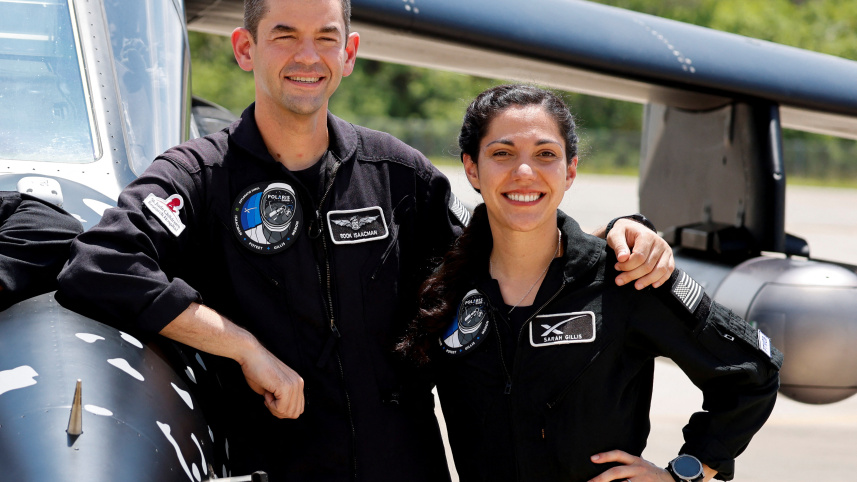 স্পেকওয়াক করেছেন দুই নভোচারী জ্যারেড ও সারাহ। ছবি: রয়টার্স