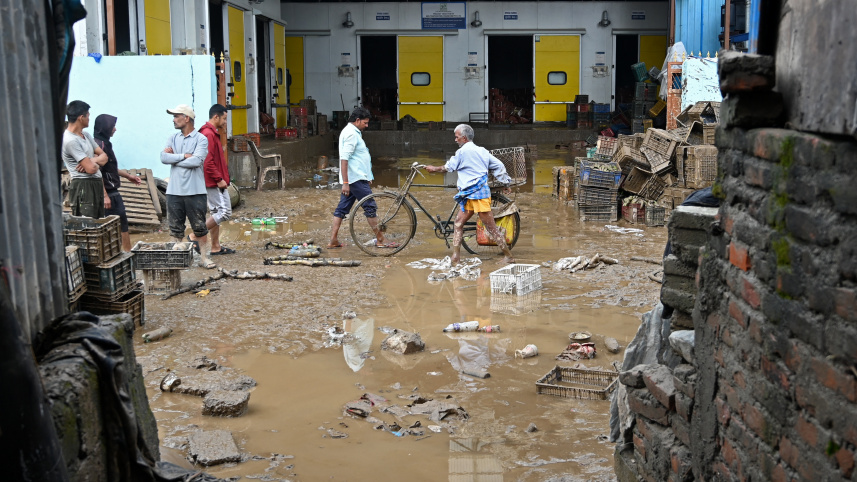 ভারী বর্ষণে কাঠামান্ডুর বেশিরভাগ এলাকা পানিতে ডুবে গেছে। ছবি: এএফপি
