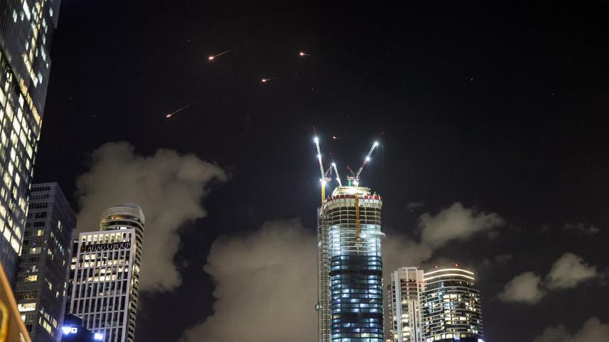 missiles_flying_over_tel_aviv.jpg