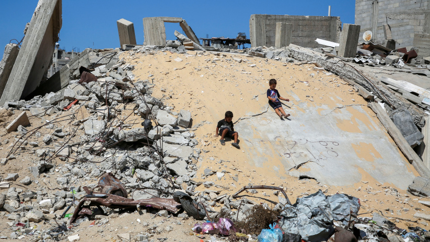 ইসরায়েলি হামলায় উত্তর গাজার খান ইউনিসের ধ্বংসযজ্ঞ। ছবি: রয়টার্স