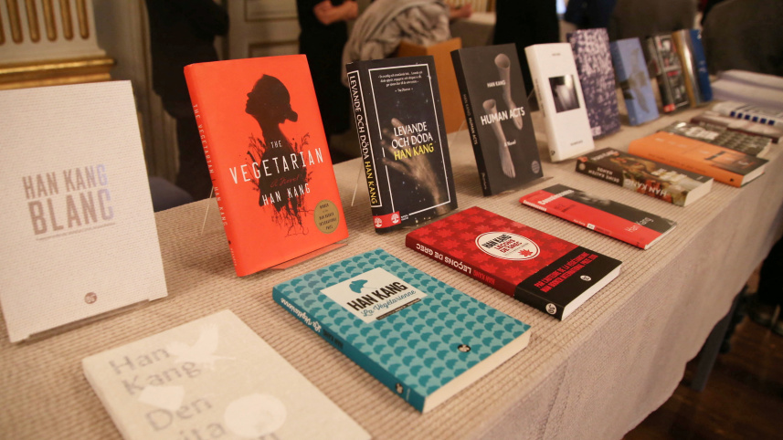 রয়াল সুইস অ্যাকাডেমিতে হান কাং এর বইয়ের প্রদর্শনী। ছবি: রয়টার্স