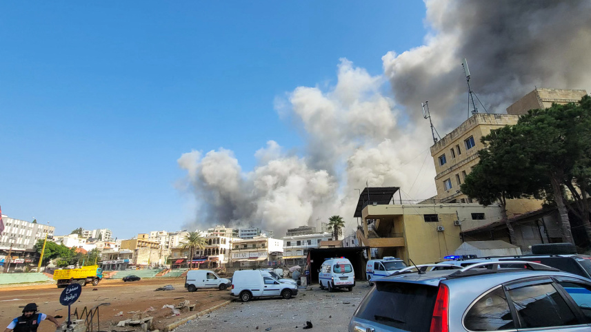 লেবাননের দক্ষিণাঞ্চলের নাবাতিয়েহ শহরে ইসরায়েলি বিমান হামলার পরের দৃশ্য। ছবি: এএফপি