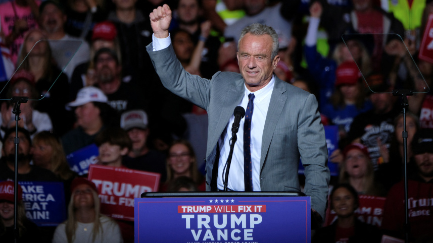 রবার্ট এফ কেনেডি জুনিয়র ট্রাম্পের সঙ্গেই প্রচারণায় অংশ নিচ্ছেন। ছবি: রয়টার্স