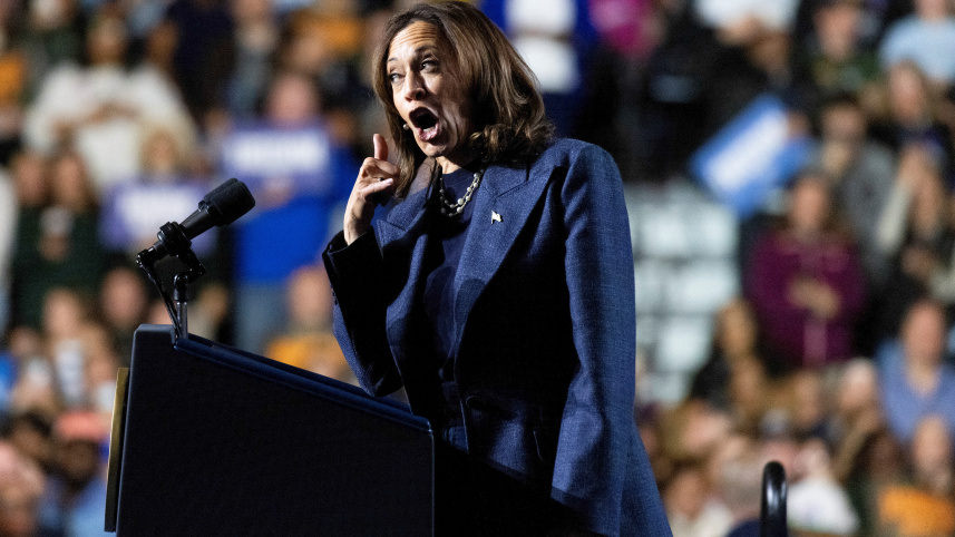 নির্বাচনী প্রচারণায় কমলা হ্যারিস। ছবি: রয়টার্স