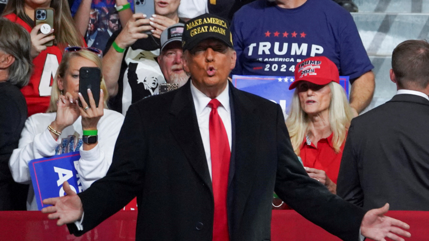 নির্বাচনী প্রচারণায় ডোনাল্ড ট্রাম্প। ছবি: রয়টার্স