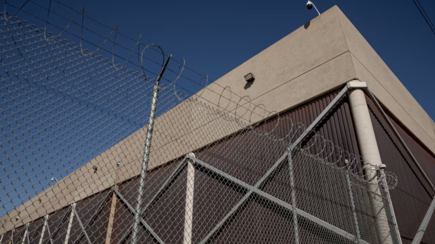 ভোট ট্যাবুলেশনকেন্দ্রগুলোতে কাঁটাতারের বেড়া দেওয়া হচ্ছে। ছবি: সংগৃহীত