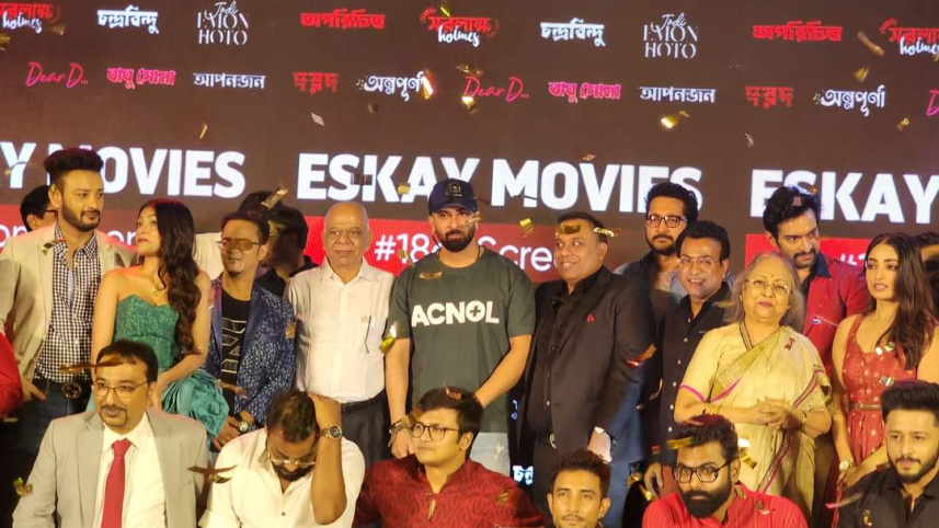 কলকাতার এক পাঁচতারকা  হোটেলে আয়োজিত অনুষ্ঠানে ছিলেন ওপার বাংলার নামী শিল্পী ও পরিচালকরা। ছবি: সংগৃহীত