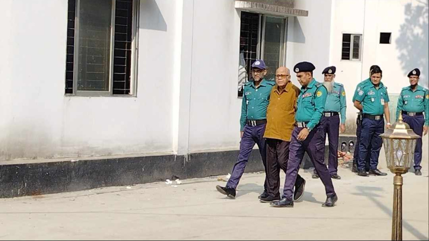 আদালতে কামরুল ইসলাম। ছবি: সংগৃহীত