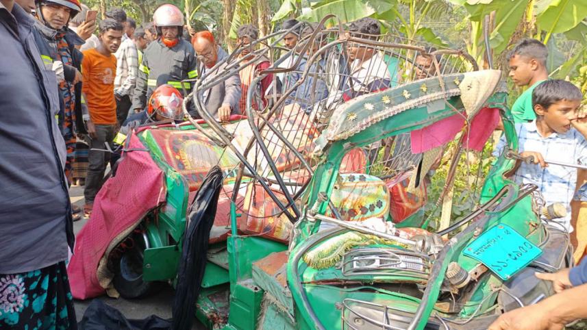 sherpur_road_crash_kills_five_pic-02.jpg