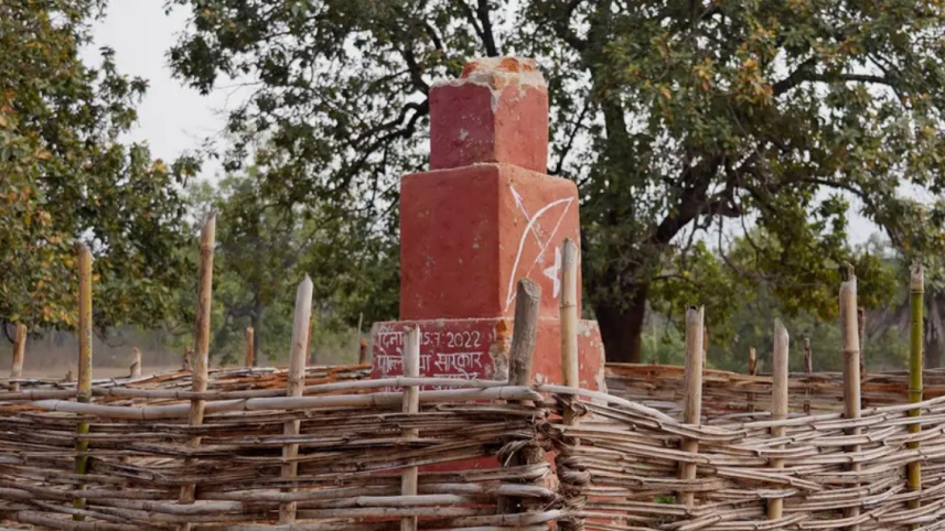 দণ্ডকারণ্যে মাওবাদী শহিদ বেদী। ছবি: ডয়চে ভেলে