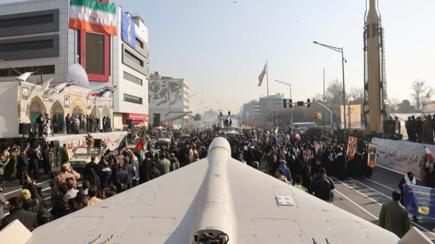 তেহরানে ইসরায়েল বিরোধী ড্রোন ও ক্ষেপণাস্ত্র প্রদর্শনী। ফাইল ছবি: রয়টার্স