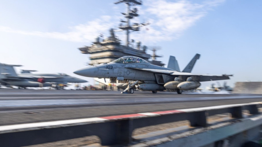 সোমালিয়ায় হামলার উদ্দেশ্যে রওনা হচ্ছে মার্কিন যুদ্ধবিমান। ছবি: এক্স