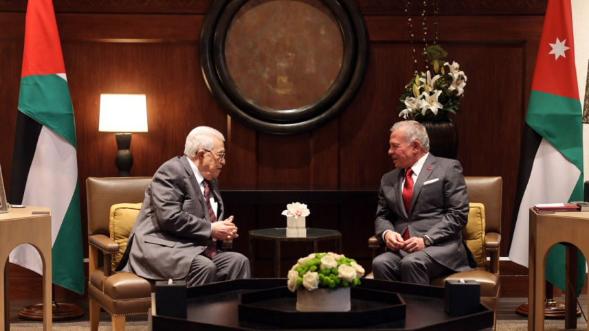 জর্ডানের রাজা দ্বিতীয় আবদুল্লাহ্র সঙ্গে ফিলিস্তিনি প্রেসিডেন্ট মাহমুদ আব্বাসের বৈঠক। ছবি: এএফপি 