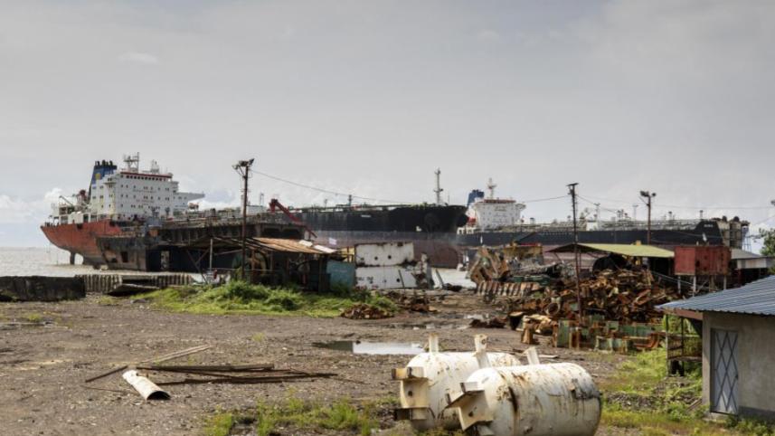 ship breaking.jpg