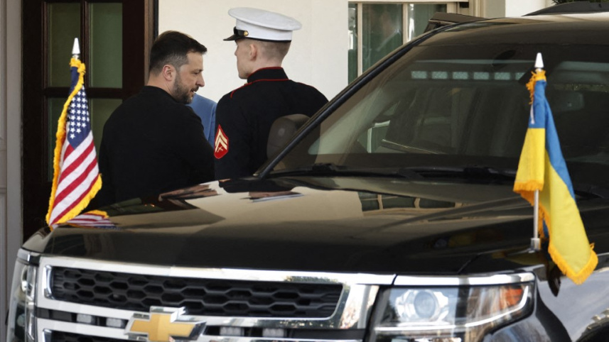 বৈঠকের অকাল অবসানে হোয়াইট হাউস ছেড়ে যাচ্ছেন জেলেনস্কি। ছবি: এএফপি